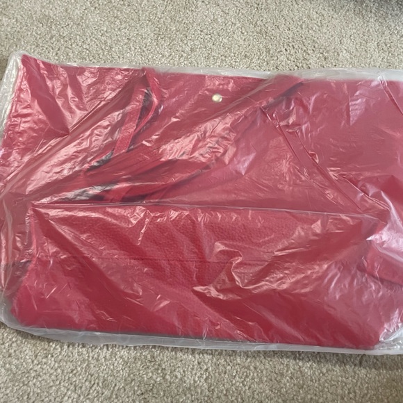 Big red purse - Picture 2 of 5